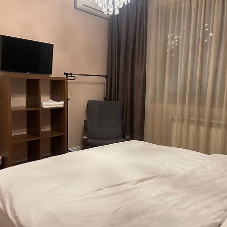 Room In A Private House - 5 Min From Therme And Airport Corbeanca Dış mekan fotoğraf